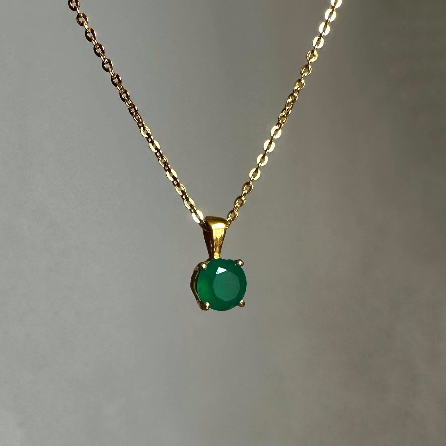 Green Onyx Necklace | Round Pendant | 18K Gold Plated