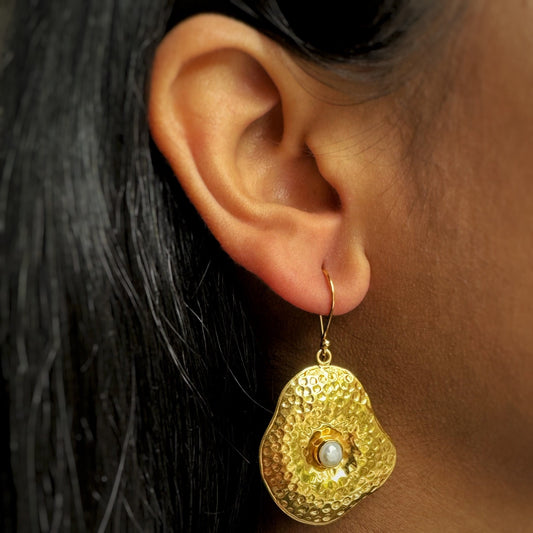 Pearl Hammered Gold Dangle Earrings | 18k Gold Plated | Dangle Earrings